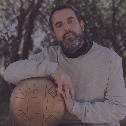 Sebastián R. – Maestro de Reiki

Con años de experiencia, Seba ofrece sesiones de sanación profunda y formación en Reiki Usui. Su enfoque es respetuoso, amoroso y centrado en la transformación.
